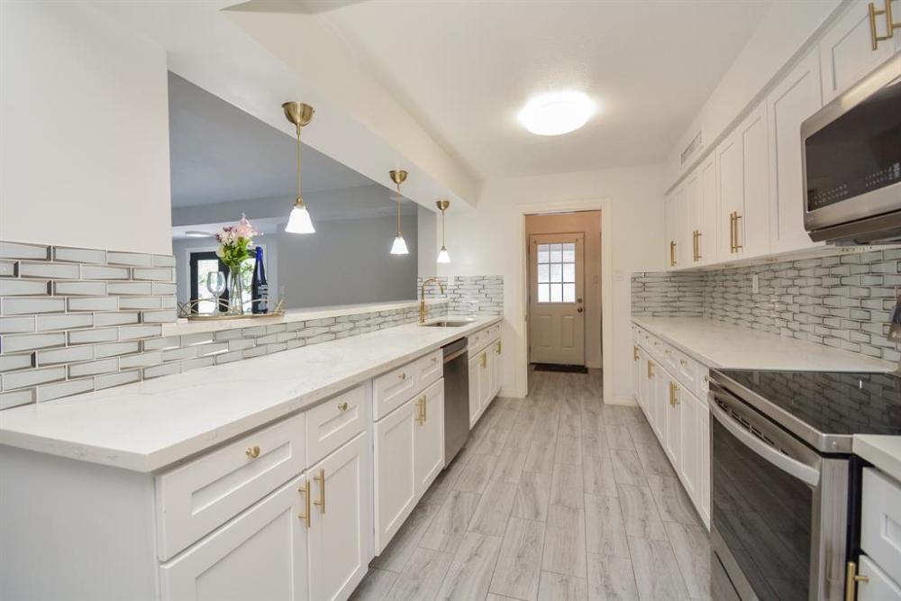 Kitchen remodeling detail from the Cali’s Construction portfolio